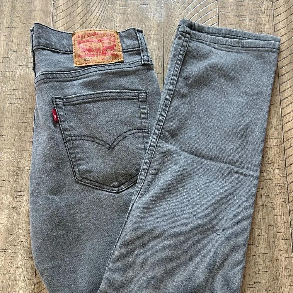 Levi's Men's Charcoal Gray Slim Jeans 👖 5 pockets for your gear ⚙️ stretch!